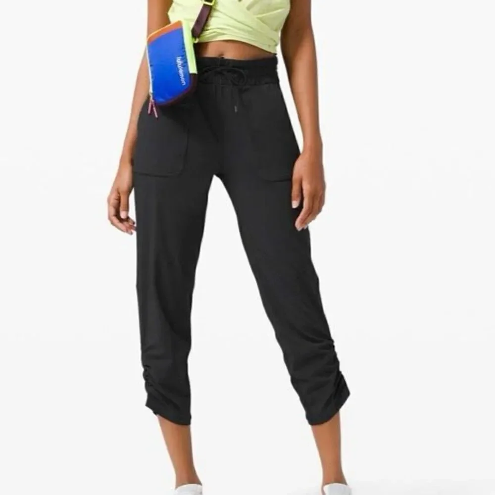Lululemon Beyond The Studio Crop Pants Black Size 8